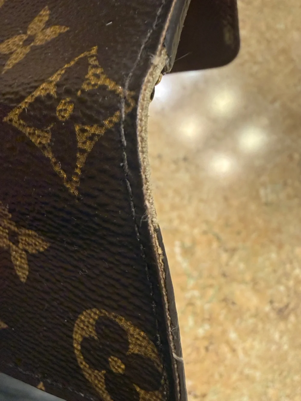 Authentic Louis Vuitton Monogram 4 Key Case Holder CT1116